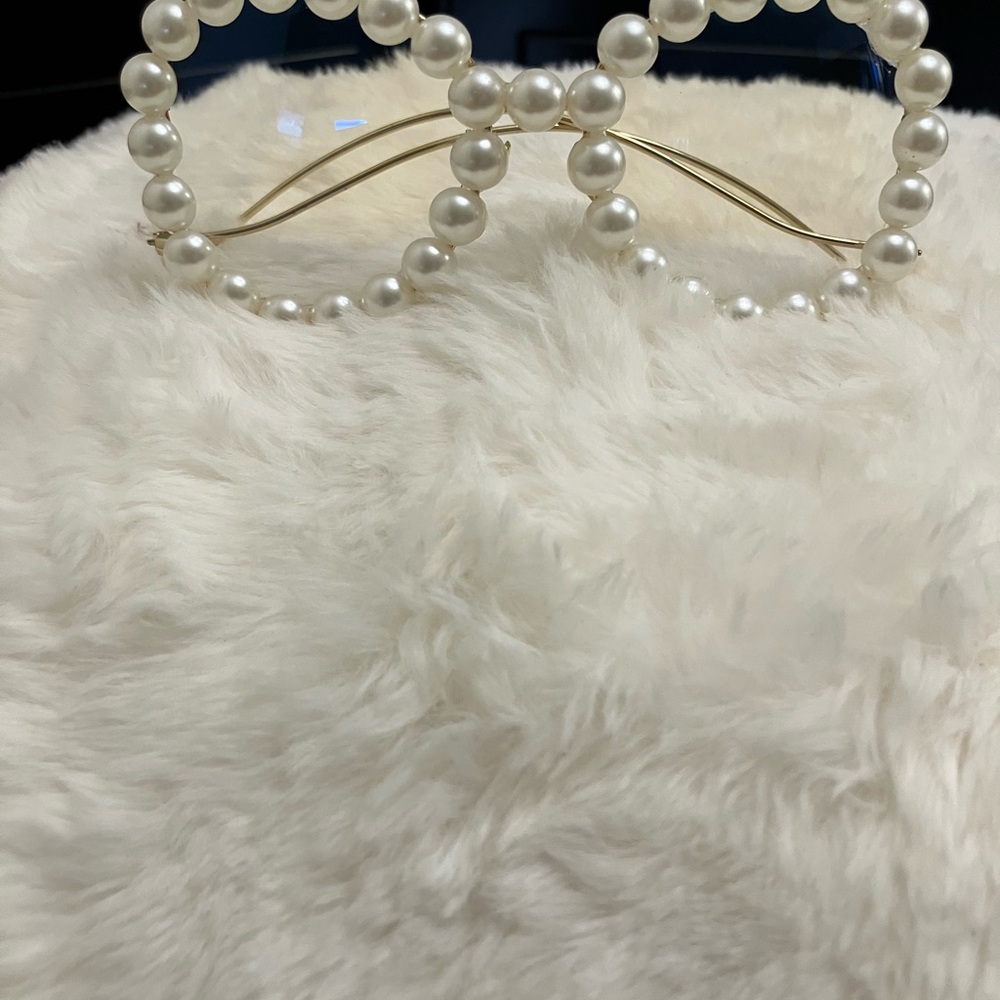 Faux Pearl-Embellished Round Gold Frame, Ivory Pearls - Picture 3 of 14
